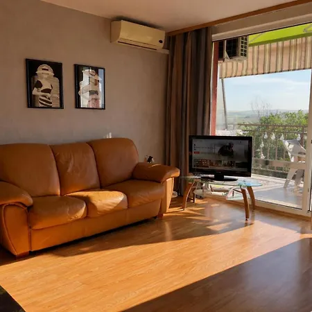 Apartment Quiet With A View!